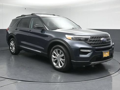 Certified 2024 Ford Explorer XLT w/ Equipment Group 202A AWD/4WD image 1