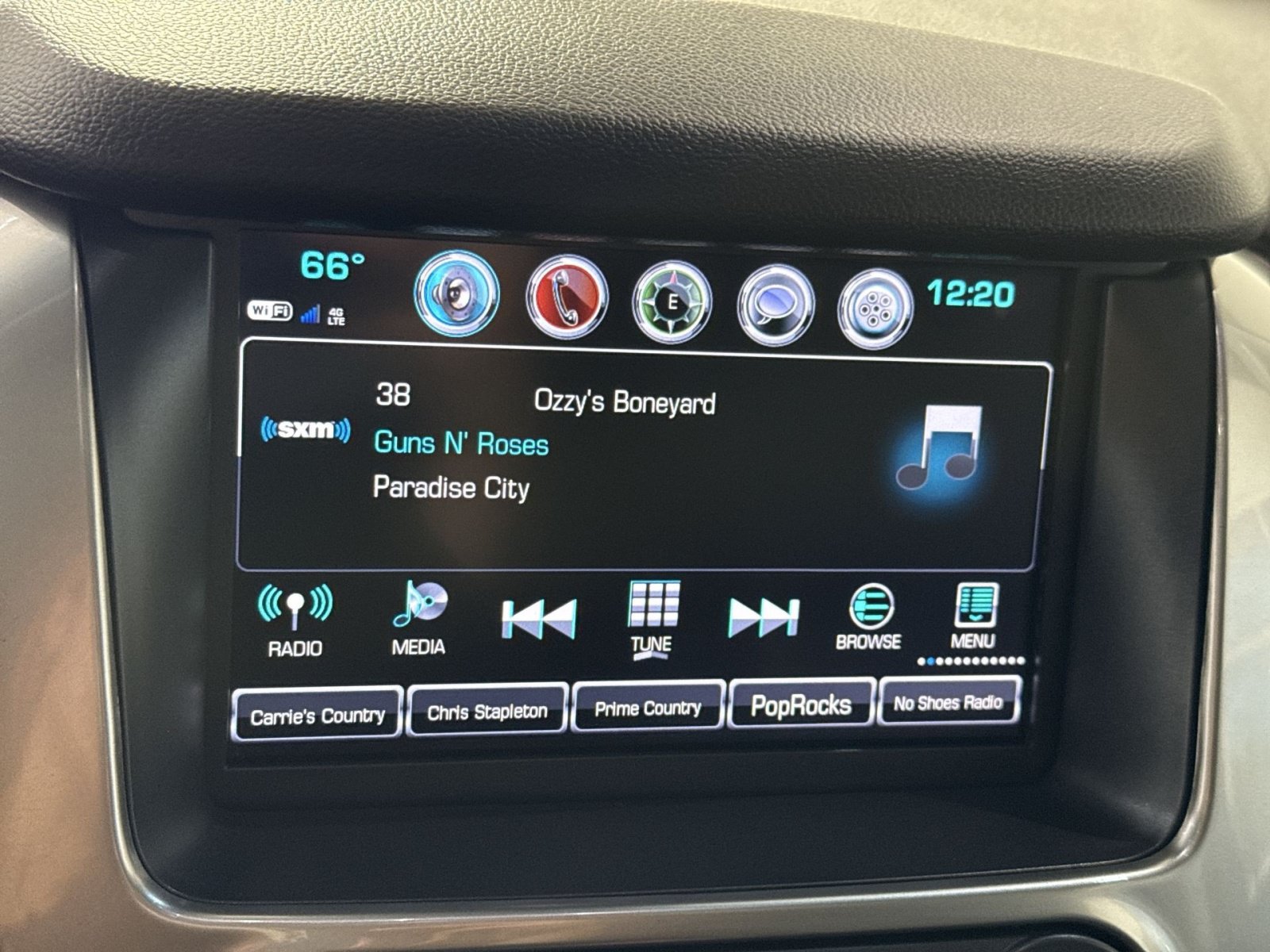 Used 2018 Chevrolet Tahoe LT w/ LT Signature Package AWD/4WD image 19