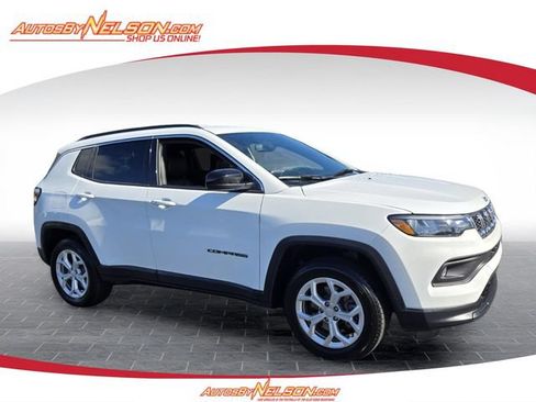 Used 2024 Jeep Compass Latitude AWD/4WD image 1