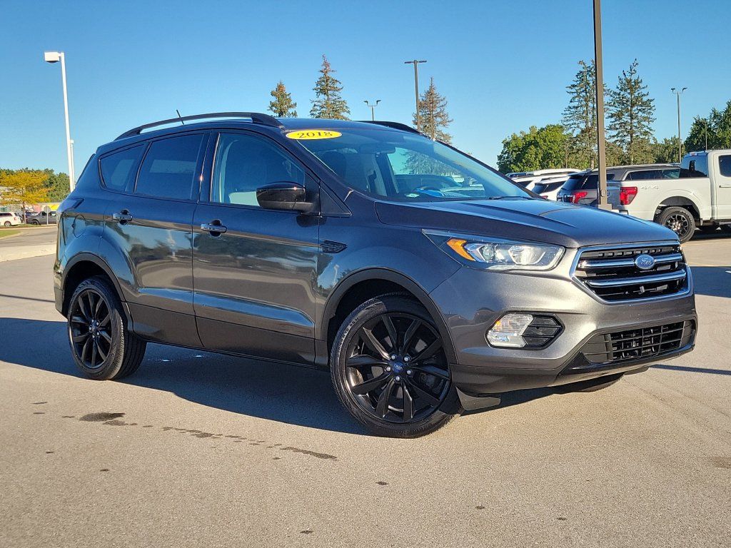 Certified 2018 Ford Escape SE w/ SE Sport Appearance Package AWD/4WD image 33