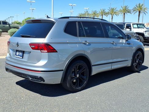 Certified 2024 Volkswagen Tiguan SE R-Line image 7
