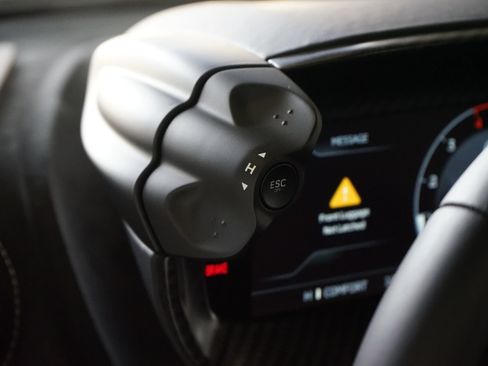 Used 2024 McLaren 750S RWD image 31
