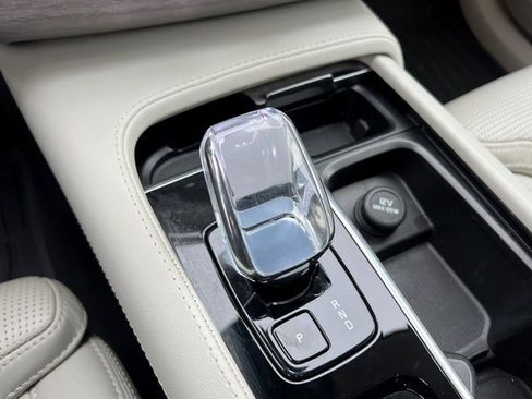 Certified 2023 Volvo XC90 B6 Ultimate w/ Protection Package Premier image 32