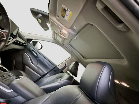 Used 2024 Toyota Highlander XLE image 27
