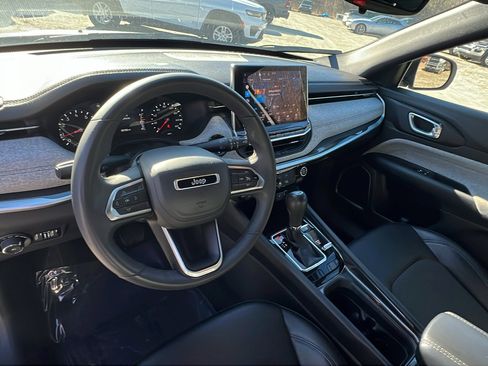 Used 2024 Jeep Compass Latitude image 24