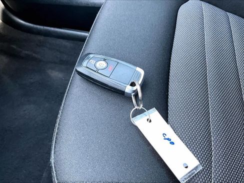 Certified 2021 Ford Edge SE FWD image 13