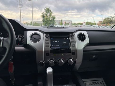 Used 2018 Toyota Tundra SR5 w/ SR5 Upgrade Package AWD/4WD image 30