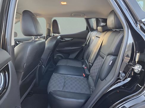 Used 2022 Nissan Rogue Sport SV w/ Technology Package image 7