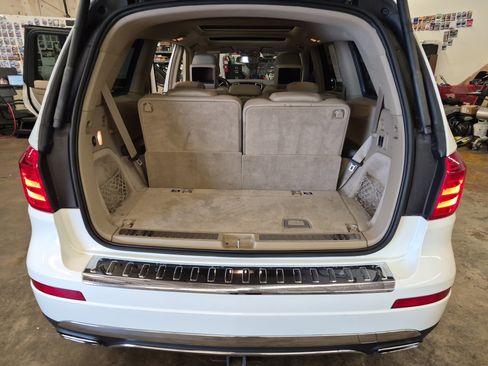 Used 2014 Mercedes-Benz GL 450 4MATIC image 17