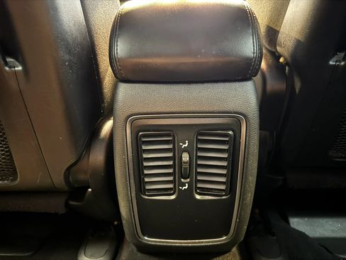 Used 2020 Dodge Durango SXT w/ 3rd Row Seating Group RWD image 19