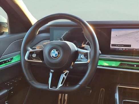 Used 2024 BMW 740i image 18