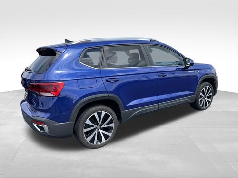 Used 2024 Volkswagen Taos SE FWD image 3