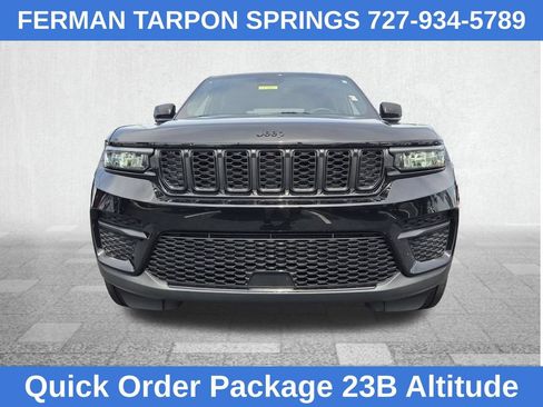 Used 2023 Jeep Grand Cherokee Altitude AWD/4WD image 6