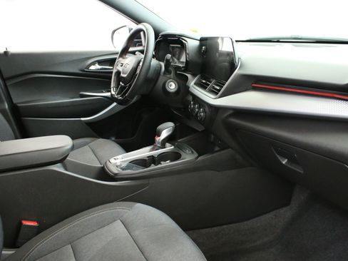 Certified 2025 Chevrolet Trax RS w/ Driver Confidence Package FWD image 33