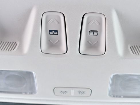 Used 2022 Ford Escape SE w/ SE Sport Appearance Package image 34