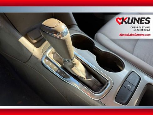 Used 2017 Chevrolet Cruze LT image 16