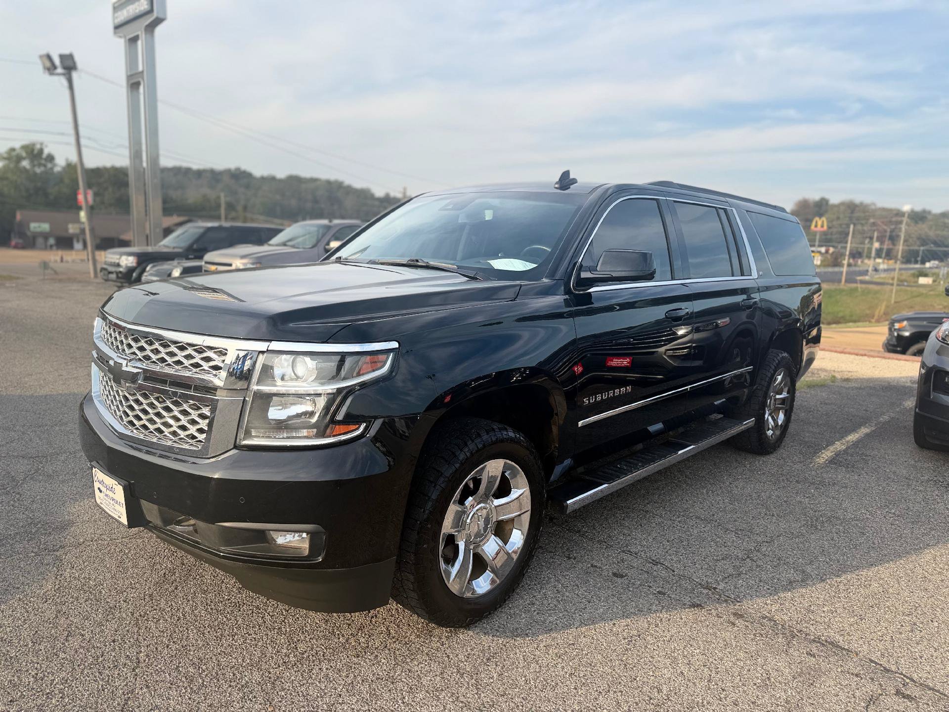 Used 2019 Chevrolet Suburban LT w/ LT Signature Package AWD/4WD image 6