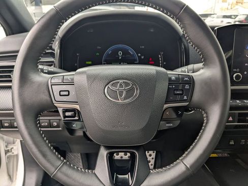 Used 2025 Toyota Camry SE image 16