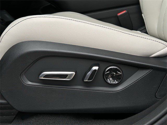 Used 2026 Acura RDX SH-AWD image 25