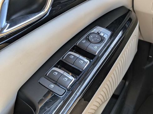 Used 2024 Kia Carnival EX FWD image 22