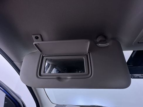 Used 2022 Nissan Rogue Sport S image 32