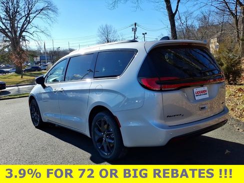 New 2026 Chrysler Pacifica Select image 5