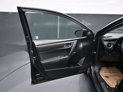 Used 2018 Toyota Corolla LE FWD image 10