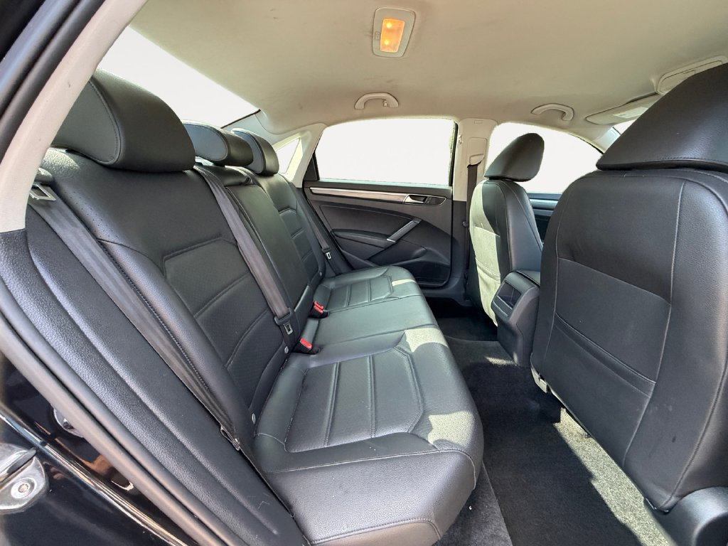 Used 2017 Volkswagen Passat 1.8T R-Line FWD image 14