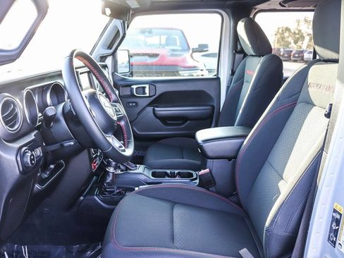 Used 2022 Jeep Gladiator Rubicon w/ Trailer Tow Package AWD/4WD image 21