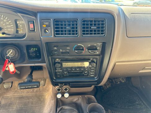 Used 2000 Toyota Tacoma 4x4 Xtracab V6 image 15