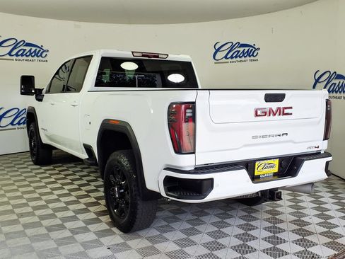 Used 2025 GMC Sierra 2500 AT4 AWD/4WD image 2