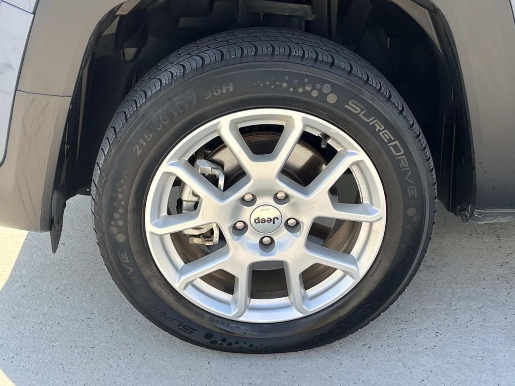 Used 2023 Jeep Renegade Latitude AWD/4WD image 9