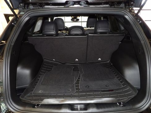 Used 2025 Jeep Compass Limited image 18