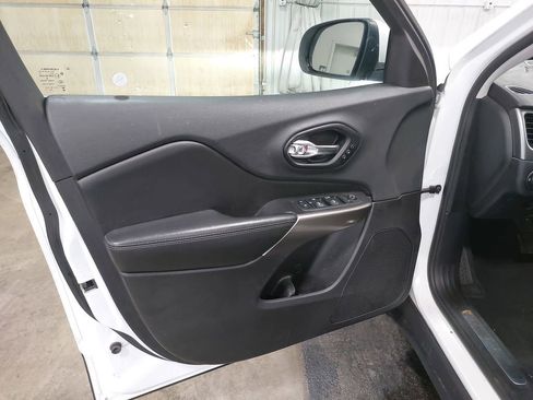Used 2019 Jeep Cherokee Limited FWD image 26
