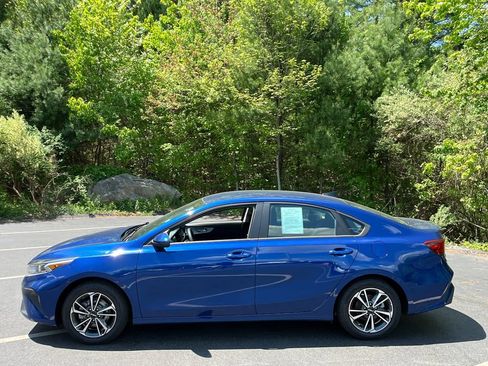 Used 2023 Kia Forte LXS FWD image 2