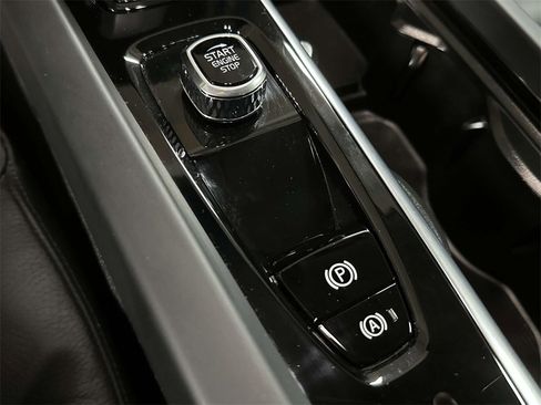 Used 2023 Volvo S60 B5 Plus image 21