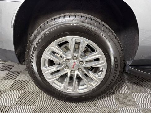 Used 2023 GMC Yukon XL SLT w/ SLT Luxury Package RWD image 16