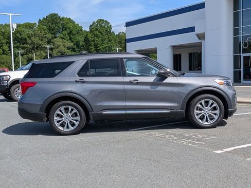 Certified 2023 Ford Explorer XLT w/ Equipment Group 202A RWD image 3