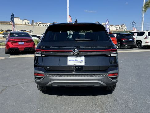 Used 2025 Volkswagen Taos SE FWD image 8