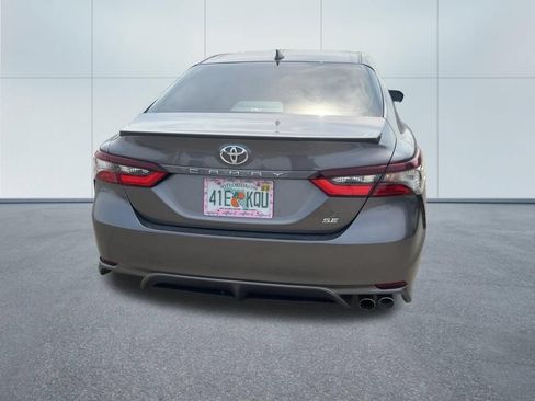 Used 2022 Toyota Camry SE w/ Convenience Package FWD image 5