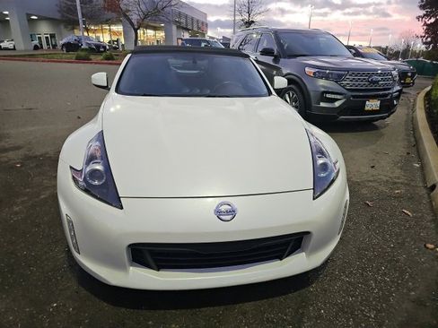 Used 2018 Nissan 370Z Touring Sport image 1
