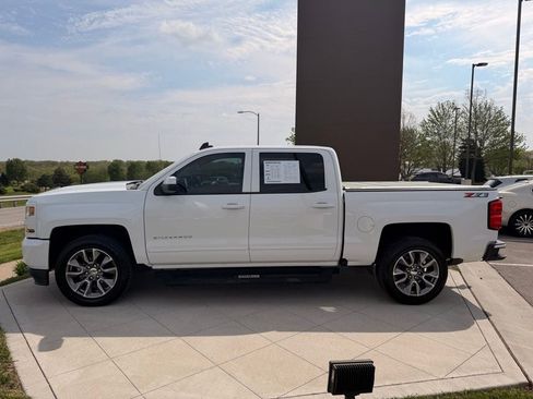 Used 2018 Chevrolet Silverado 1500 LT w/ All Star Edition AWD/4WD image 2