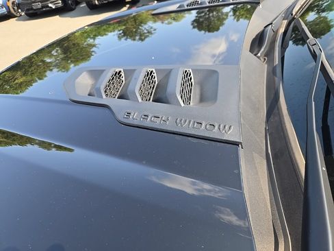 Used 2025 GMC Sierra 1500 AT4 w/ AT4 Premium Package AWD/4WD image 14