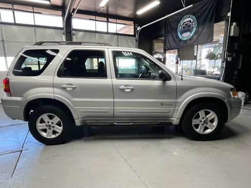 Used 2007 Ford Escape 4WD Hybrid image 2