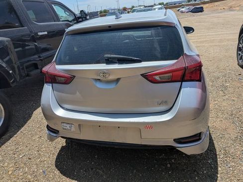 Used 2018 Toyota Corolla iM w/ Carpet Mat Package (TMS) FWD image 8
