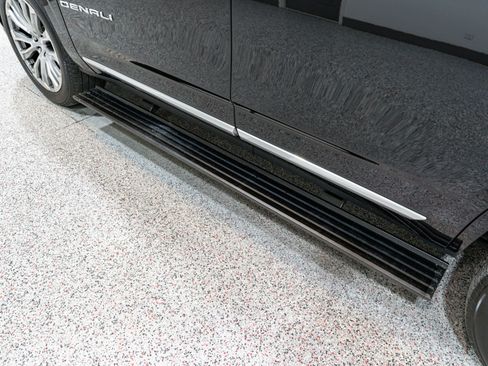 Used 2021 GMC Yukon Denali w/ Denali Ultimate Package image 11