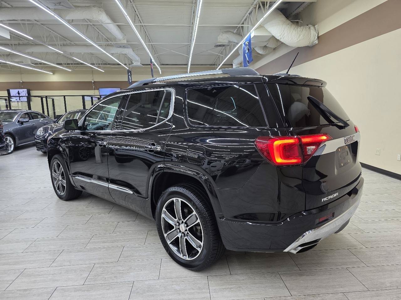 Used 2017 GMC Acadia Denali AWD/4WD image 8
