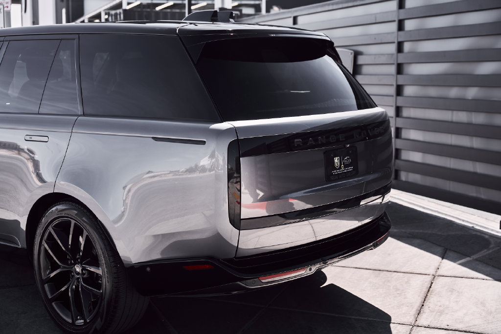 Used 2024 Land Rover Range Rover SE AWD/4WD image 6