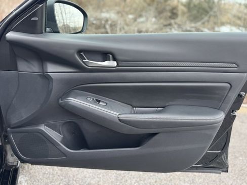 Used 2025 Nissan Altima 2.5 SV image 19