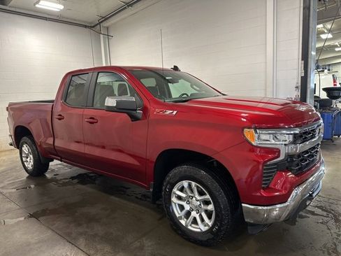 Used 2023 Chevrolet Silverado 1500 LT image 3